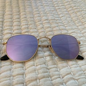 Ray-Ban Hexagonal Flat Lenses- gold w lilac mirror